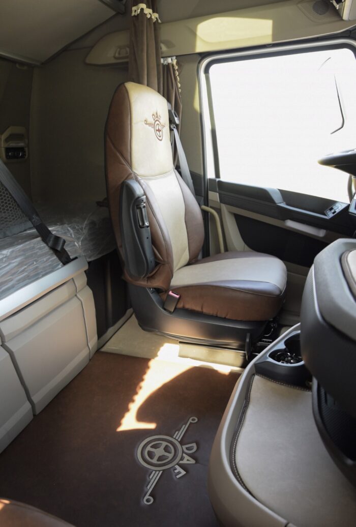 Individuelle Ledermatten für MAN LKW – Farbe & Design frei wählbar – Bild 7