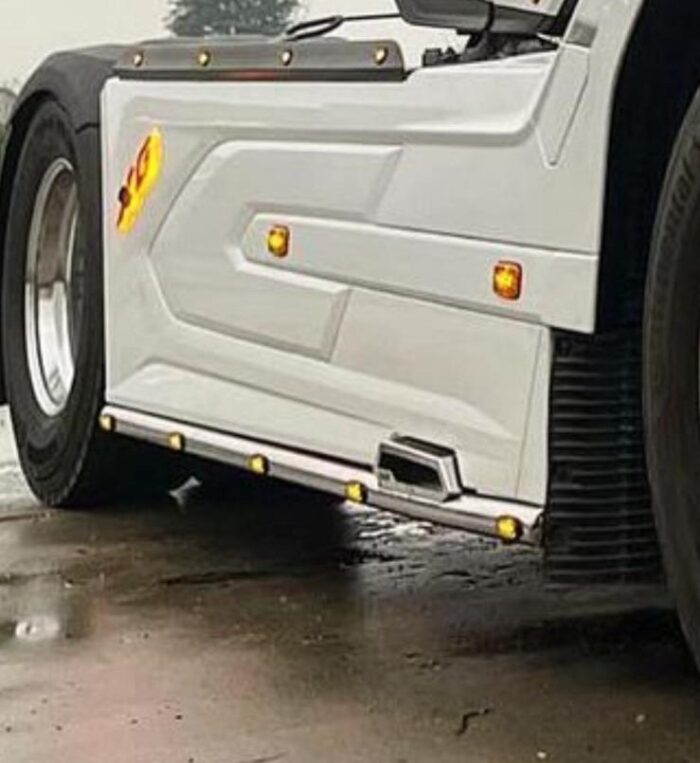 Edelstahl Seiten-Schutzrohr mit Auspufftopf