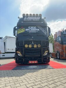 aus Alu Bullfänger / Bullbar passend für Actros MP4/MP5 - ohne Lackierung (Kopie)
