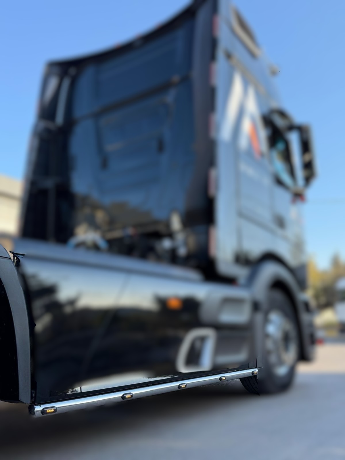 Seitenrohre passend für ACTROS PRO CABIN (3700mm Radstand) – Bild 2