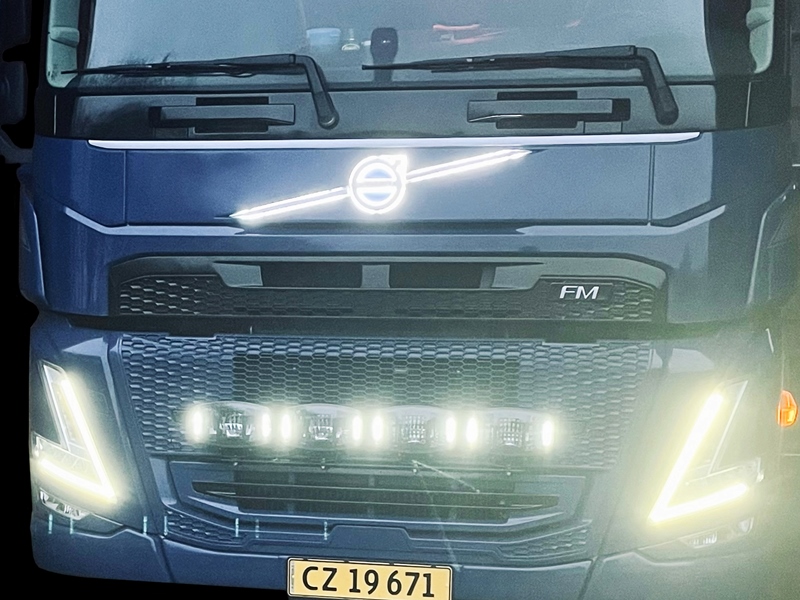 LED Lightbase passend für Volvo FH 2020+ Dual Color Weiß/Gelb (Länge auswählen) – Bild 4