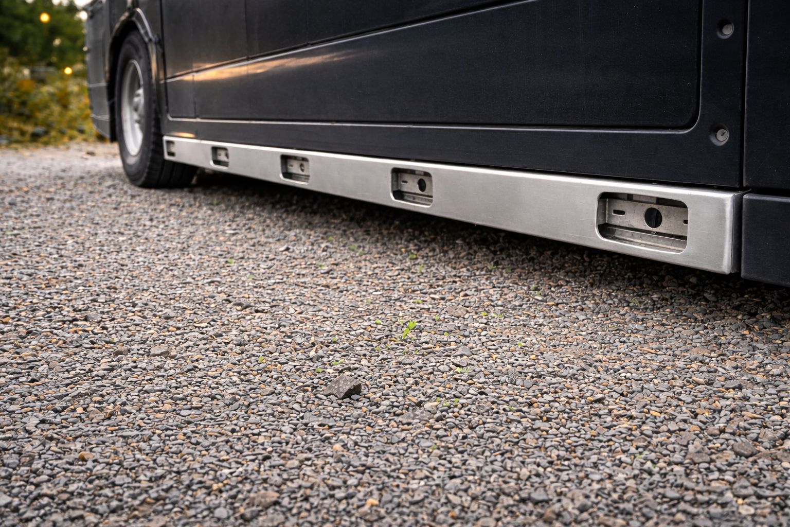 2-teiliges Seitenprofil aus Aluminium, mit 10 Löchern für Lampen (5 rechts – 5 links), passend für MP4 und MP5 – Bild 3