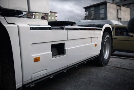 Edelstahl Seitenschutzrohre passend für Volvo FH2-FH3